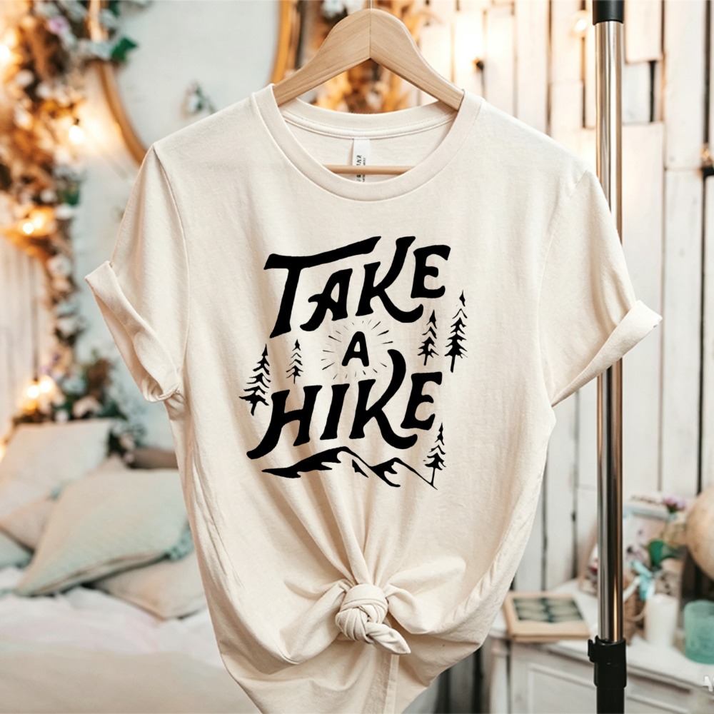 Outdoor Adventure Quotes - Machen Sie eine Wanderung: Kiefernberg Outdoor-Grafik-T-Shirt